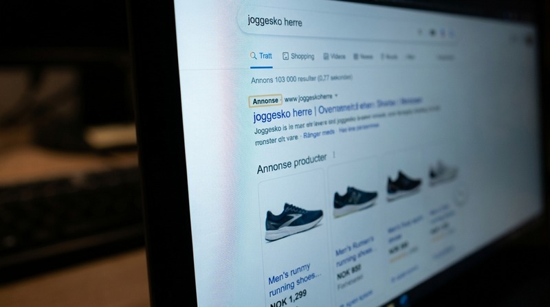 Søkeresultat med annonsemerking og produktkort med priser