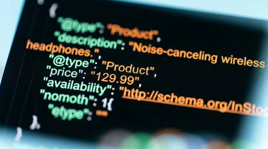 JSON-LD strukturert data-kode på mørk skjerm